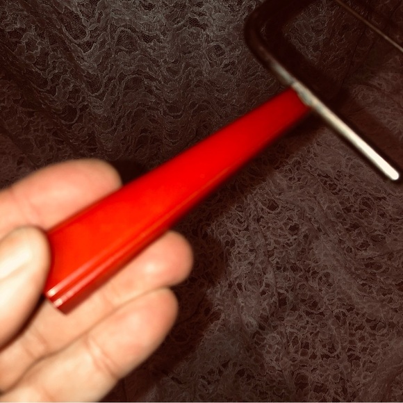 Retro Red Handled Bakelite cheese cutter from the early 40s, a great collectible - Picture 2 of 7